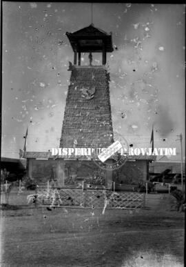 Sebuah monumen pada pameran CEFI (Center For Economical Fairs of Indonesia) di Surabaya, tahun 1958