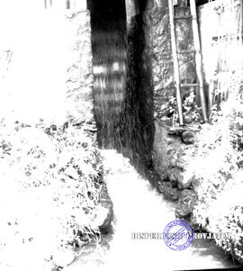 Pembangunan ke Djabung (Tumpang) Malang, tgl. 23 Maret 1957. Saringan air menuju kincir air