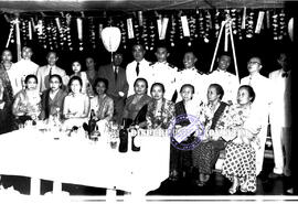 Para perwira / undangan yang hadir pada resepsi jamuan di atas Kapal Latih Jepang, 14  – 5 – 1960