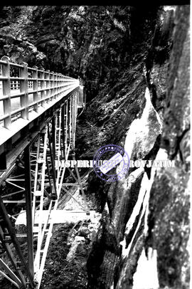 Perspektif jembatan gladak (lama) diatas sungai besuk sat piket nol candipuro lumajang, jalan nas...