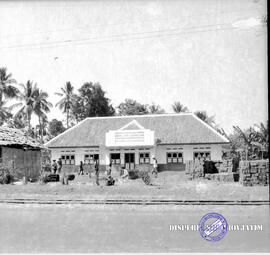 Proyek Neyama dan Karangkates Pengerukan tanah untuk pembangunan dam Tanggal 17 April 1959