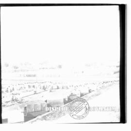 Wakil dari ekspatriat / perwakilan Negara Asing saat meletakkan karangan bunga dan memberikan pen...