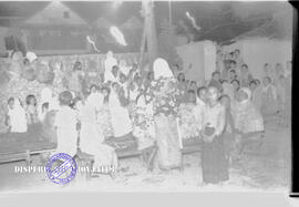 Acara makan bersama antara para kyai dan santri di pondok pesantren tebu ireng Jombang, 13 – 5 – ...