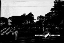 Suasana upacara peringatan Hari Sumpah Pemuda di Tugu Pahlawan Surabaya, 28 – 10  – 1959