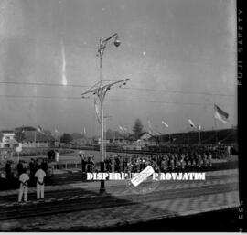 Suasana upacara peringatan Hari Kemerdekaan Republik Indonesia di Lapangan Tugu Pahlawan yang dii...