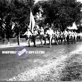 Marching band pawai pramuka melintas di jalanan Surabaya, 21 – 8 – 1961