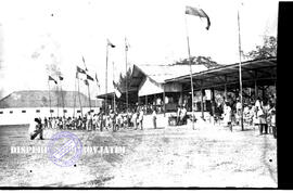 Pengibaran bendera pada peringatan Hari Maritim yang dilaksanakan Surabaya, 21 – 8  – 1963