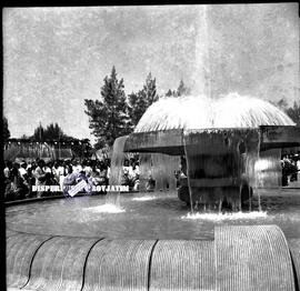 Pembukaan / peresmian  fontein (air mancur) taman surya Kotapraja, 3 – 10 – 1953