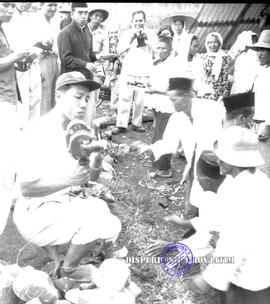 Pembangunan ke Djabung (Tumpang) Malang, tgl. 23 Maret 1957. peliputan