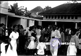 Suasana peringatan hari kanak-kanak di surabaya,  1956