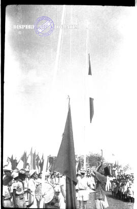 Upacara bendera pada peringatan hari buruh di surabaya, 1 – 5 – 1955