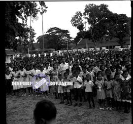 Seperempat abad lagu indonesia raya, para murid sekolah sedang menyanyikan lagu indonesia raya be...