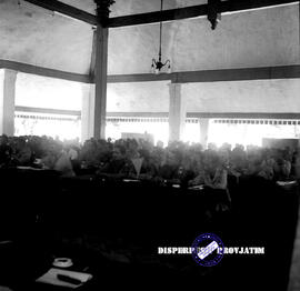 Proyek PLN Karangkates :  Para tamu pada acara pembukaan pajak 15 Mei 1964