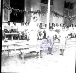 Acara sambutan peletakan batu pertama  pembangunan SMA C VI (sekarang SMA 6  Jl. Gubernur Suryo /...