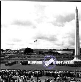 Apel barisan sukarelawan Irian Barat dari  Jawa Timur di halaman Kantor Gubernuran Surabaya, 16 –...