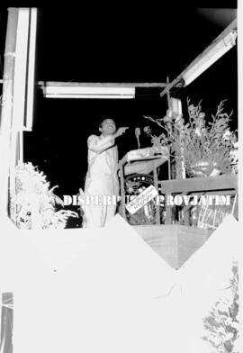 Sambutan seorang pejabat pada malam Peringatan Hari Pahlawan di Surabaya, 10 – 11 – 1956