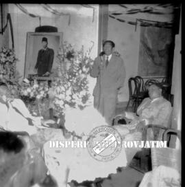 Gubernur samadikun sedang memberikan sambutan pada pembukaan perusahaan penggilingan padi, 9 – 7 ...