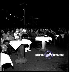 Malam resepsi eksposisi / pameran pembangunan langsung meninjau stand-stand pameran di Surabaya, ...