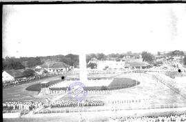 Suasana upacara Peringatan hari pahlawan foto diambil dari gedung kantor gubernuran  Surabaya,  1...