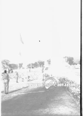 Pengibaran Sang Merah Putih pada upacara peringatan Hari Pahlawan di Tugu di  Surabaya, 10 – 11 –...