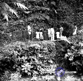 Pembangunan ke Djabung (Tumpang) Malang, tgl. 4 April 1957. Kebun warga