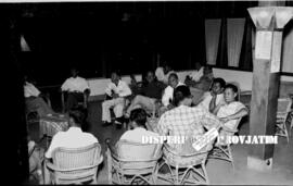 Acara ramah tamah pada konferensi agraria  di Surabaya, 18 – 10 – 1958