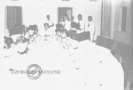 Acara makan bersama di pondok pesantren tebu ireng Jombang, tanggal 13 mei 1952