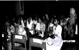 Kelompok kaum perempuan pada acara Kongres Nahdlatul Ulama (NU) di Surabaya, 8 – 9 – 1954