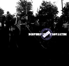 Tugu Cak Gondo Durasim, pada hari peringatan. Cak Gondo Durasim lahir di Jombang, Jawa Timur. Mem...