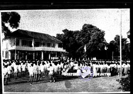 Suasana upacara peringatan Hari Kemerdekaan Republik Indonesia di Lapangan Tugu Pahlawan yang dii...