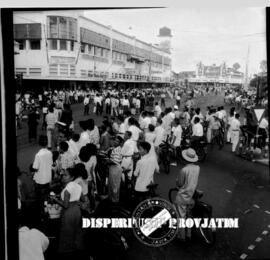 Suasana peringatan Hari Kebangkitan Nasional, terlihat rombongan parade dengan mengenakan pakaian...