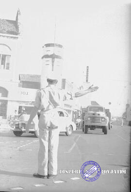 Pemeriksaan mobil dan pengendara di Kota Surabaya, tgl 28 Juli 1951