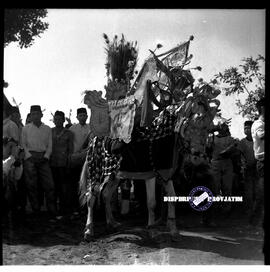 Kesenian Jaran Kecak / Jaran Kepang Desa Supit Urang, Lumajang, foto diambil pada saat promotion ...