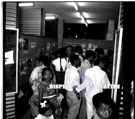 Suasana pameran, stand pameran milik Djawatan Penerangan pada Pekan Raya Surabaya ke – 33, 25 – 8...
