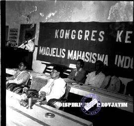 Suasana pada kongres ke II Majelis Mahasiswa Indonesia di Surabaya, 25 – 2 – 1959