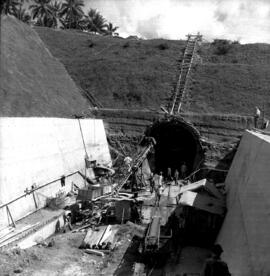 Proyek Karangkates dibangun : di Desa Karangkates Sumber primer Kab Malang, 28 Agustus 1969