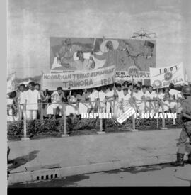 Suasana ulang tahun Trikora Jatim yang diperingati di Tugu Pahlawan Surabaya, 19 – 12 – 1962