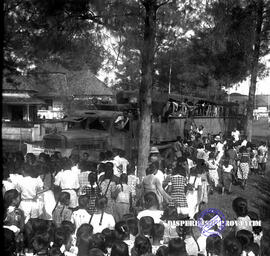Acara karnaval pada peringatan hari kartini di Surabaya, 21 – 4 – 1953