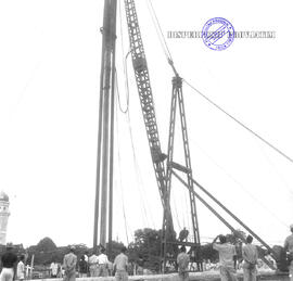 Peletakan batu pertama gedung Inspektorat Keuangan. Pemasangan paku bumi yang disaksikan para pej...