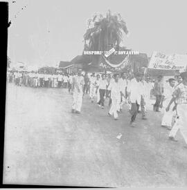 Suasana demonstrasi Anti Armada ke VII  Amerika Serikat (AS) di Surabaya, tahun 1964