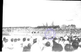 Saat jalannya upacara, terlihat kereta api sedang melintas di viaduct sebelah utara tugu pahlawan...