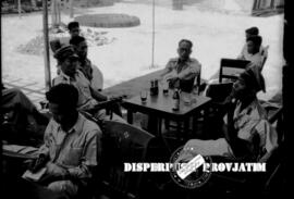 Rombongan peninjau ketika melakukan pertemuan dengan para perangkat dan tokoh di Giliketapang Pro...