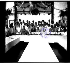 Acara foto bersama para pegawai / pengurus lembaga tourisme cabang malang, 13 – 6 – 1956