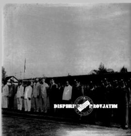 Para pejabat pada upacara peringatan HUT Kemerdekaan Republik Indonesia di Lapangan Tugu Pahlawan...