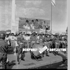 Suasana ulang tahun Trikora Jatim yang diperingati di Tugu Pahlawan Surabaya, 19 – 12 – 1962