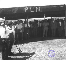 Coverdam Karangkates Para tamu undangan pada acara pembukaan Dam Karangkates  28 Nopember 1964