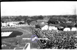 Suasana upacara Peringatan hari pahlawan foto diambil dari gedung kantor gubernuran  Surabaya,  1...