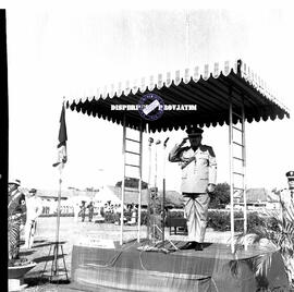 Kepala Komisaris Polisi Jawa Timur menjadi inspektur upacara peringatan HUT Kemerdekaan RI di Tug...