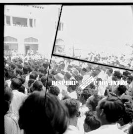 Ribuan masa turut demonstrasi penguni – penghuni liar, 18 – 4 – 1956