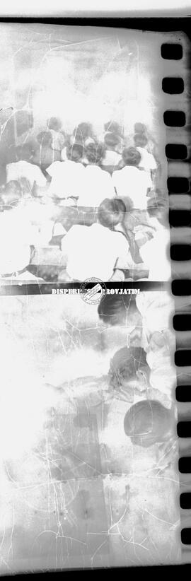 Perikanan Tegal :  para nelayan sedang membuat perahu.